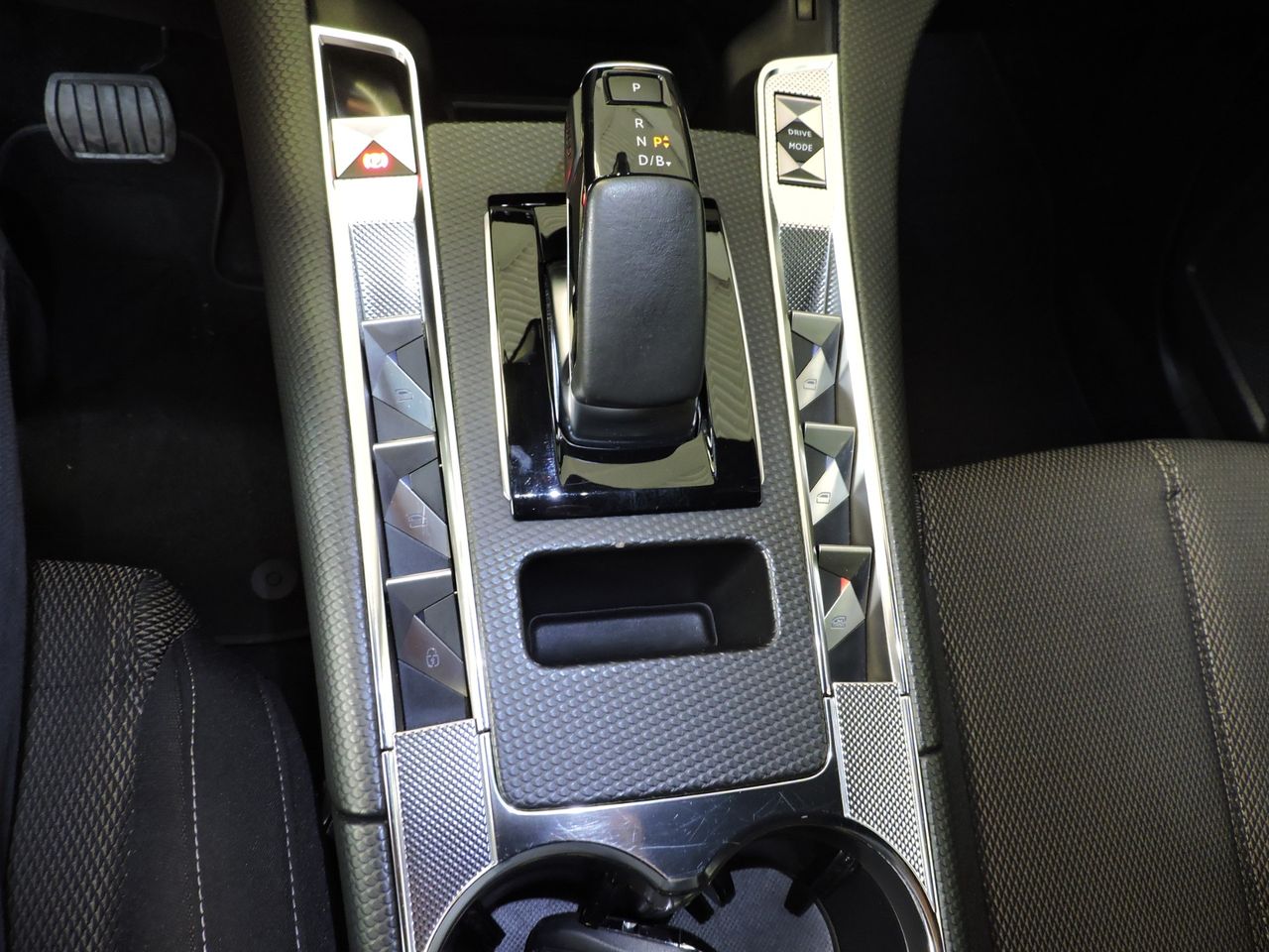 DS DS 7 Bastille E-TENSE 225 - Foto 13