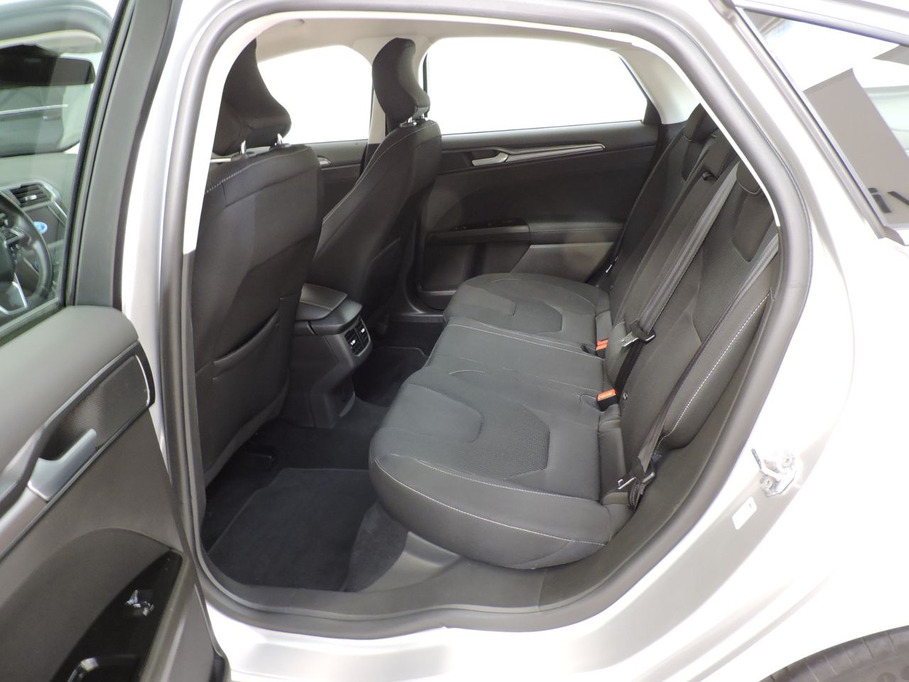 Ford Mondeo FORD MONDEO HIBRIDO 2.0 HEV TITANIUM 140CV - Foto 11