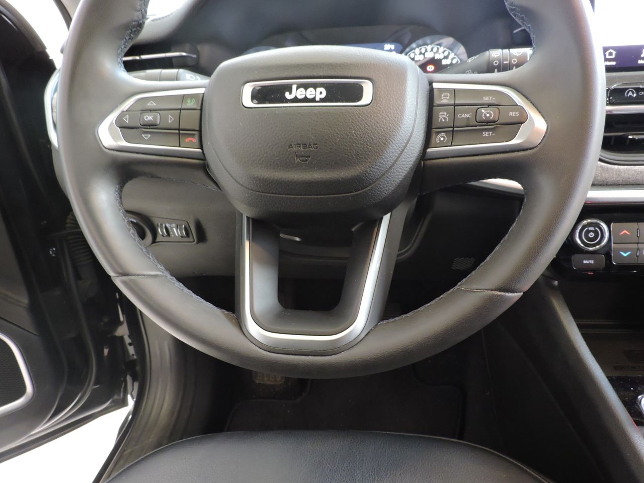 Jeep Compass Limited 1.3 Turbo 110 kW - Foto 12