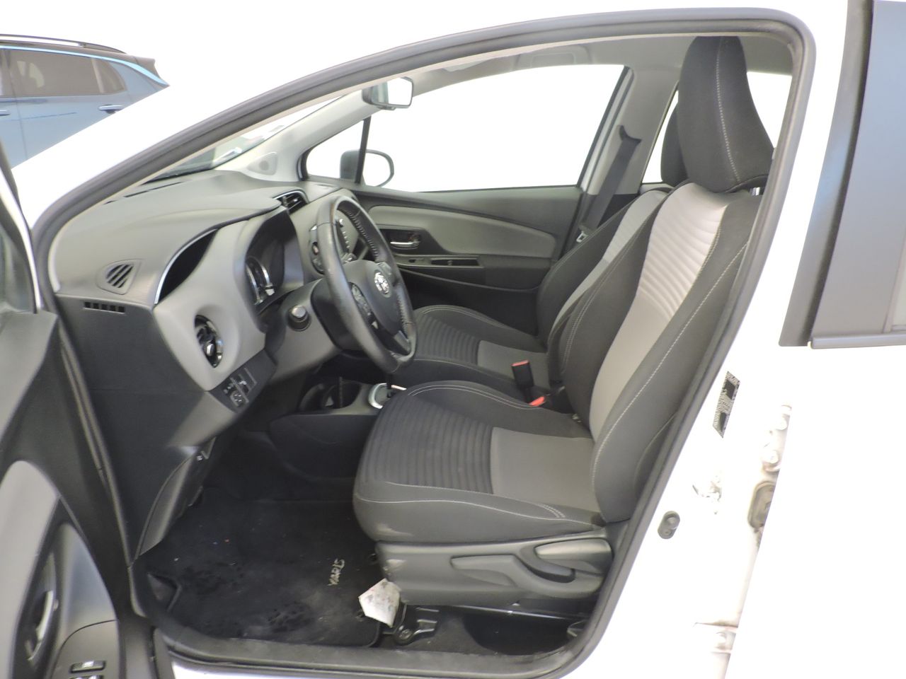 Toyota Yaris 5p 100H Active YARIS 1.5 VVT-I HYBRID BUSINESS - Foto 9