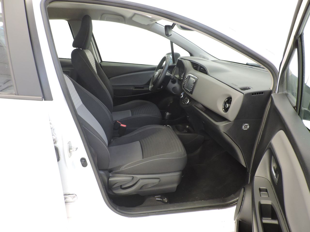 Toyota Yaris 5p 100H Active YARIS 1.5 VVT-I HYBRID BUSINESS - Foto 10