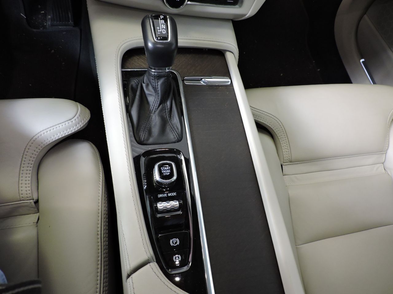 Volvo V90 Cross Country D4 AWD Pro Aut. - Foto 13