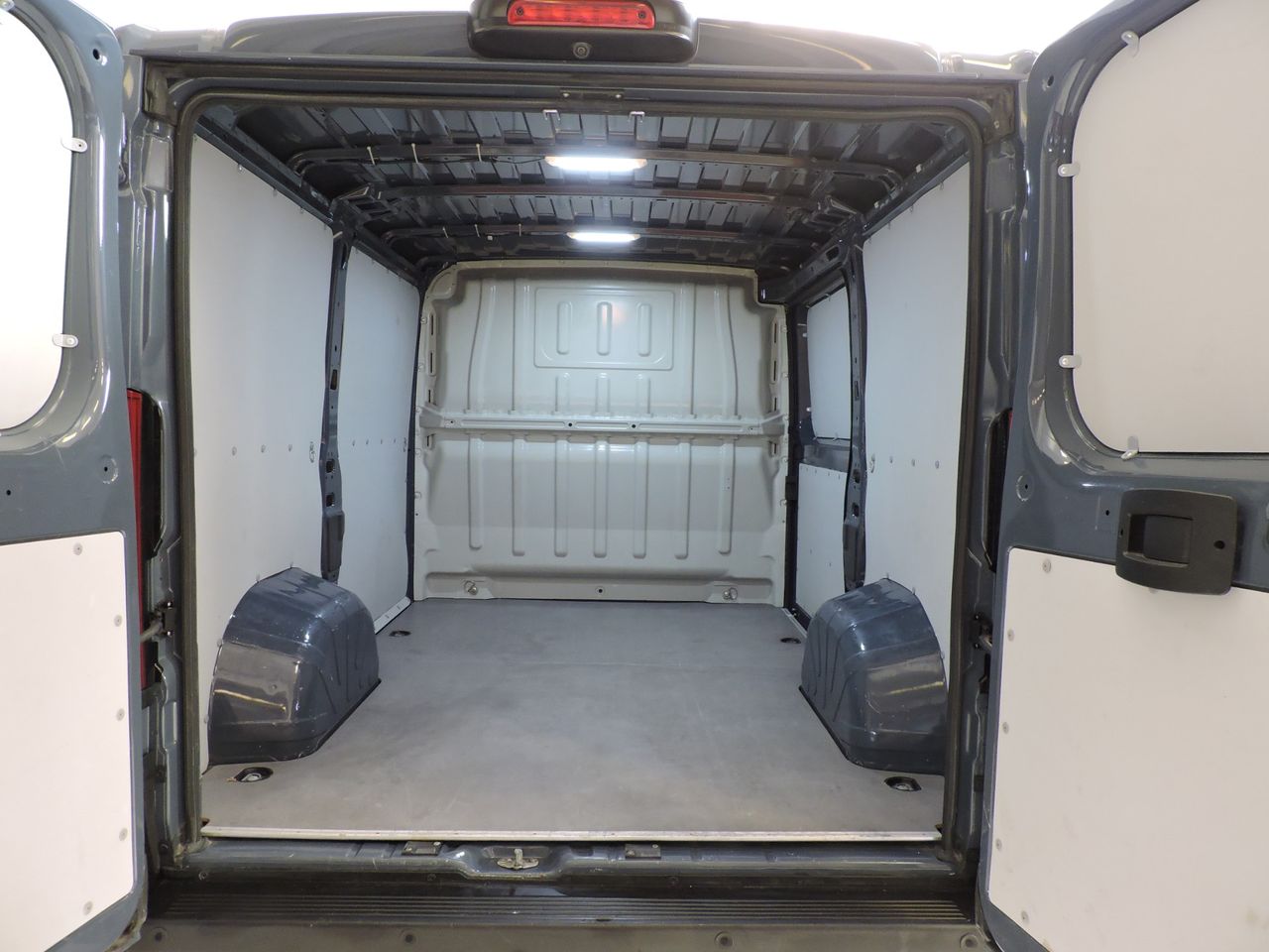 Peugeot Boxer FURGON 330 L1H1 2.2 BLUEHDI 120CV S&S - Foto 14