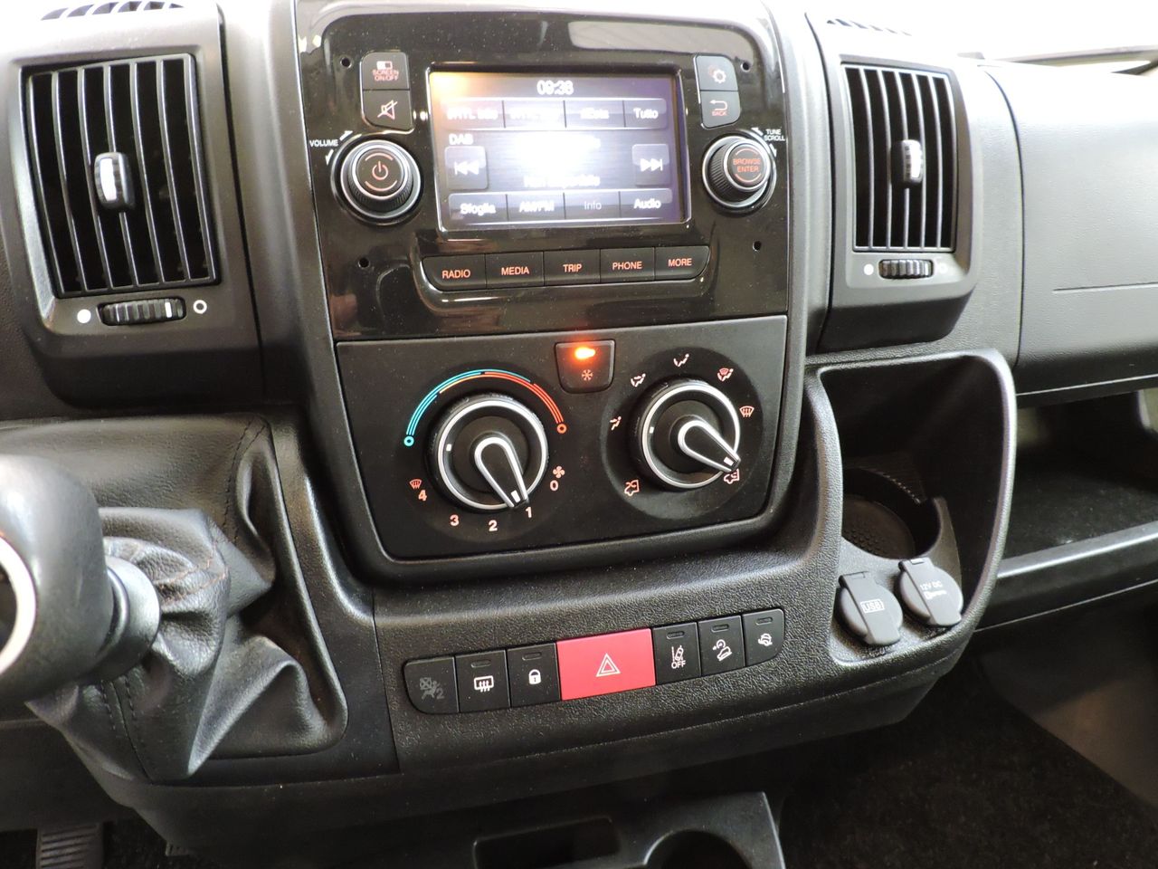 Peugeot Boxer FURGON 330 L1H1 2.2 BLUEHDI 120CV S&S - Foto 10