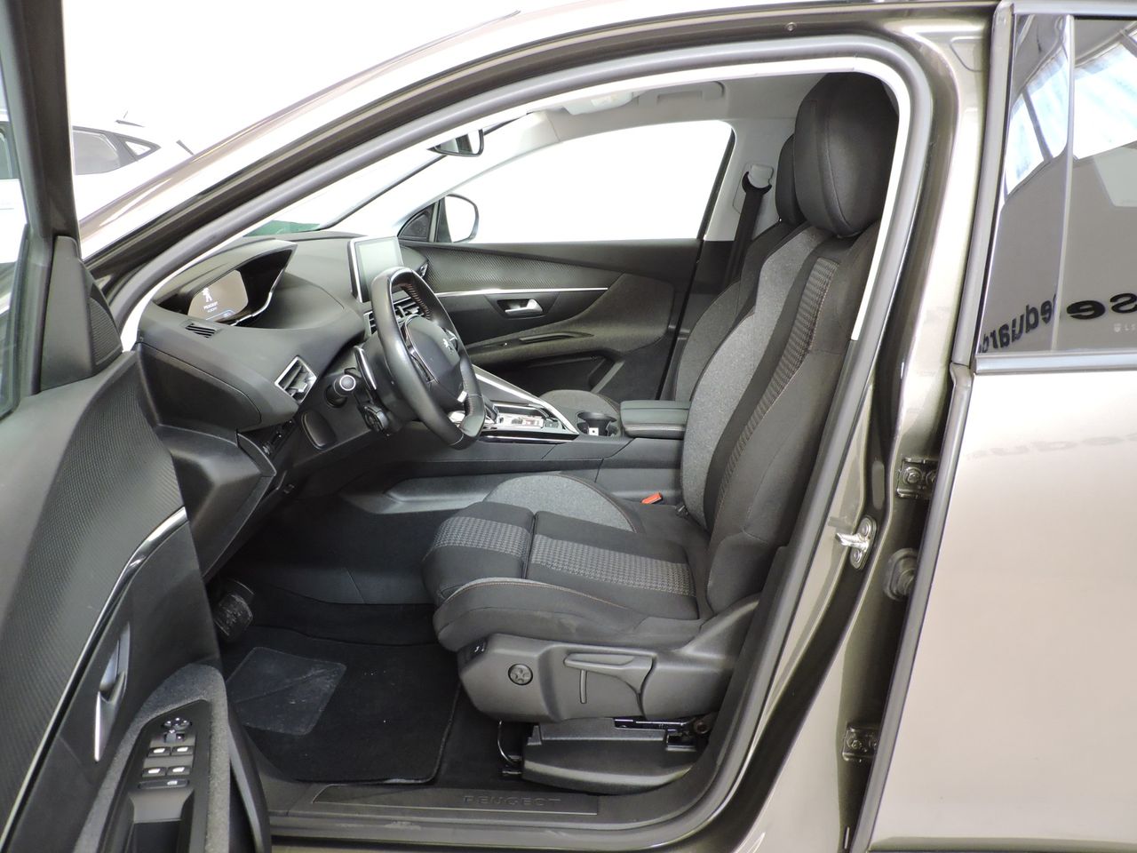 Peugeot 3008 Active BlueHDi 130 S&S EAT8 Business - Foto 14