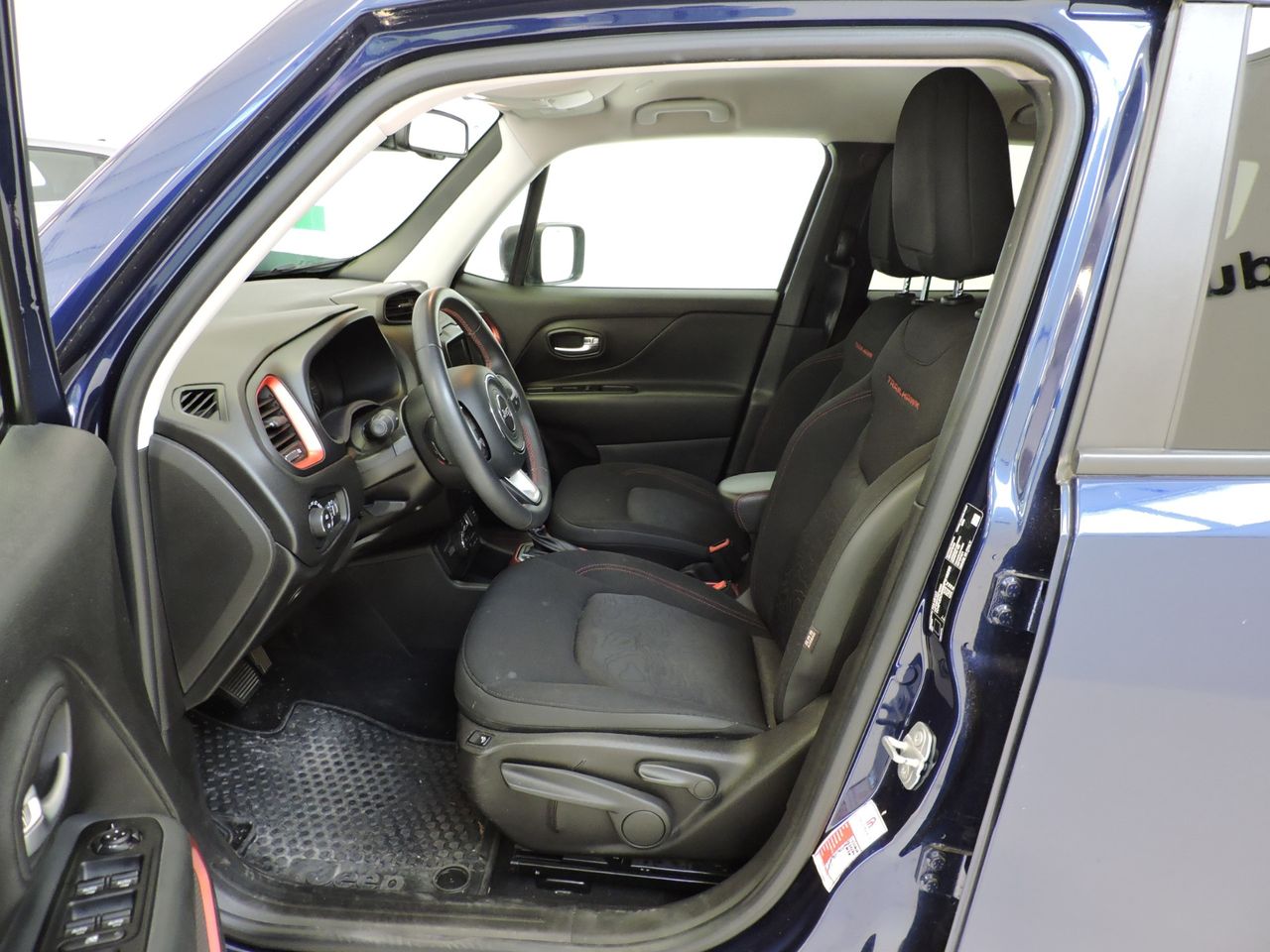 Jeep Renegade 4xe Trailhawk 176 kW 240CV AUTO. - Foto 13