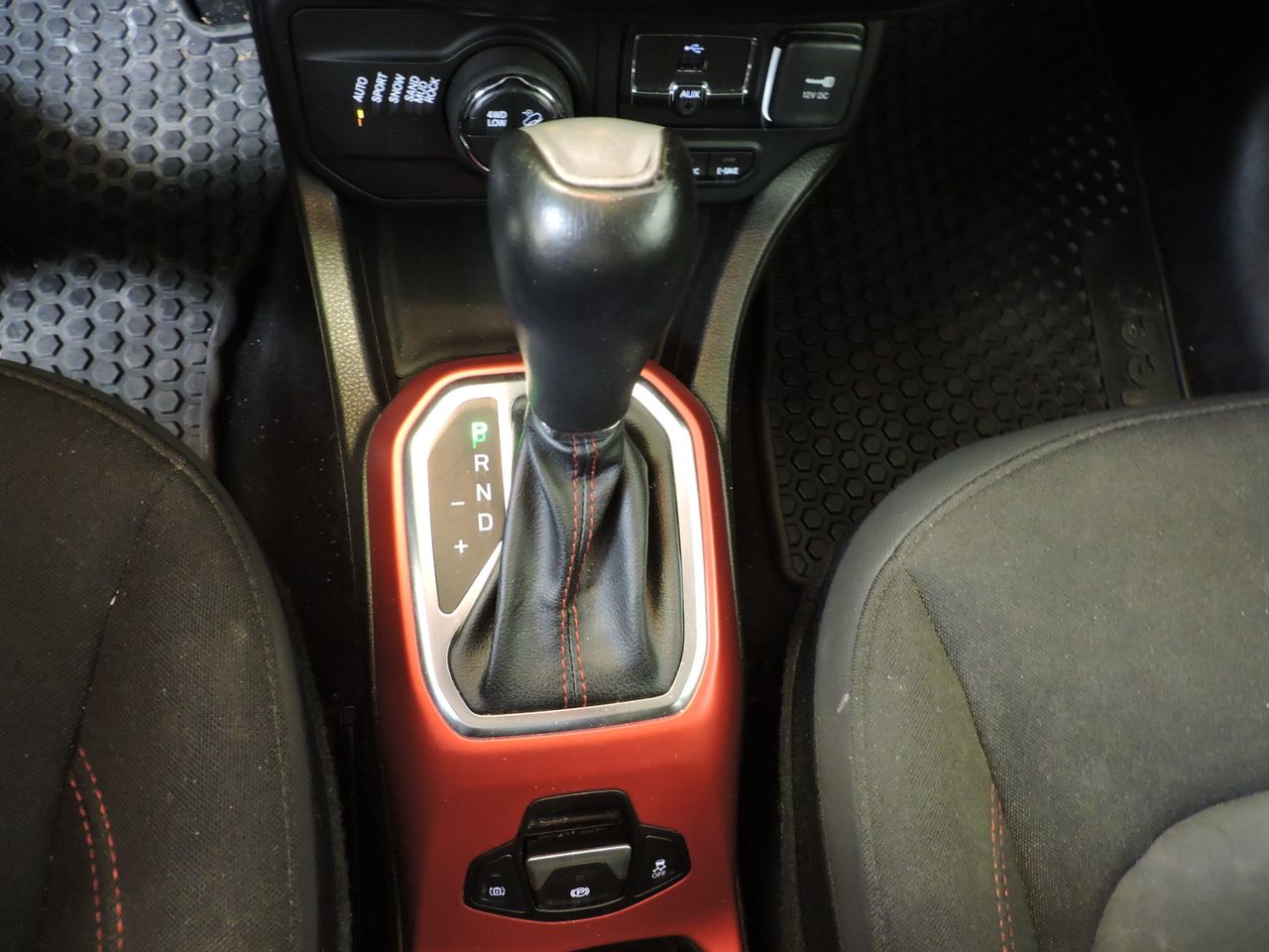 Jeep Renegade 4xe Trailhawk 176 kW 240CV AUTO. - Foto 12