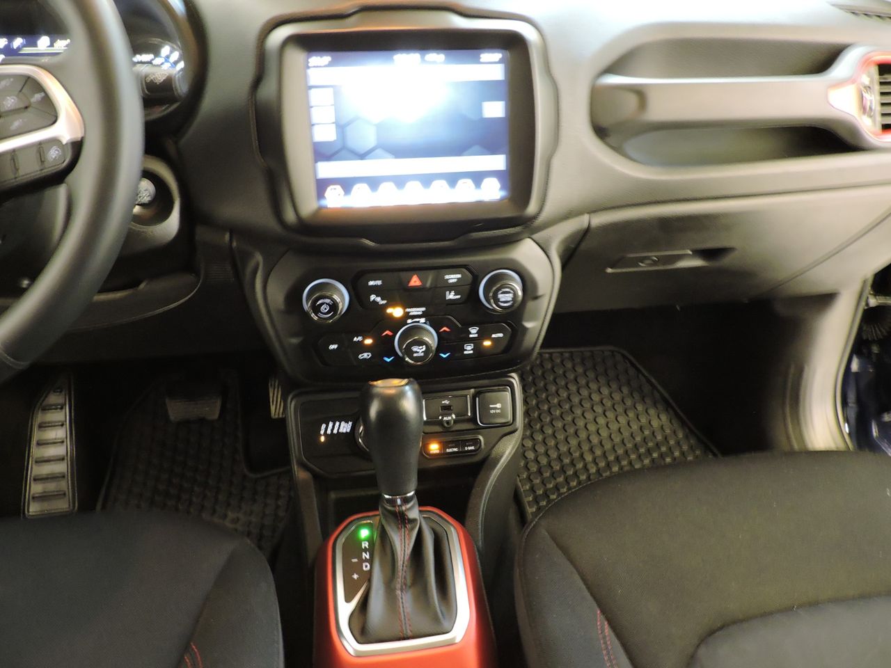 Jeep Renegade 4xe Trailhawk 176 kW 240CV AUTO. - Foto 17