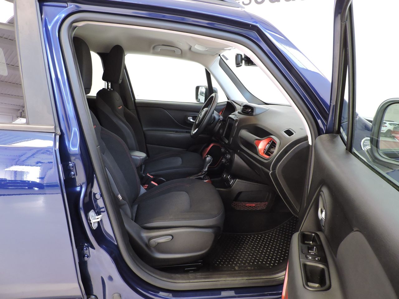 Jeep Renegade 4xe Trailhawk 176 kW 240CV AUTO. - Foto 12