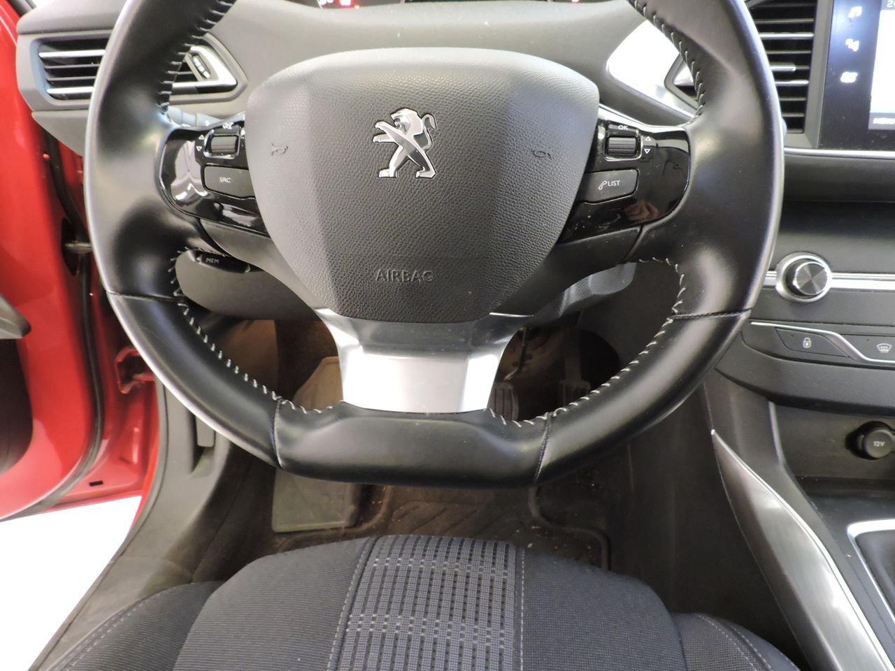 Peugeot 308 5p Allure 1.6 BlueHDi 100 - Foto 12