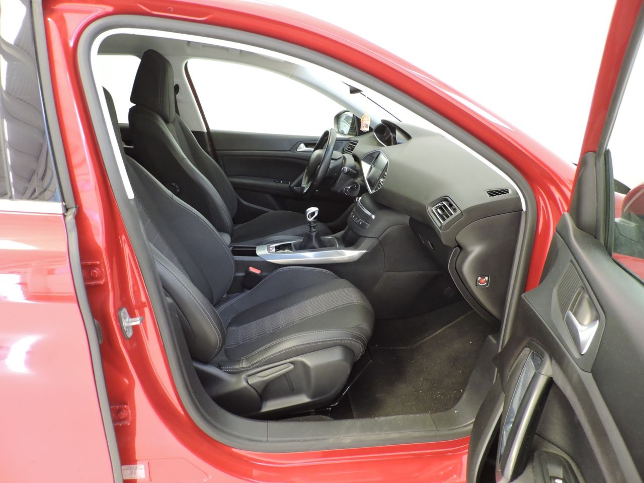 Peugeot 308 5p Allure 1.6 BlueHDi 100 - Foto 9