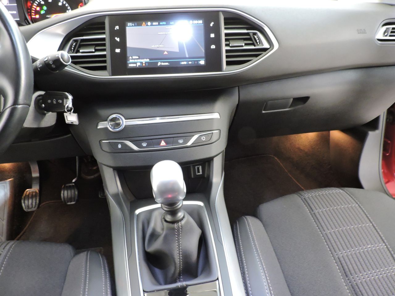 Peugeot 308 5p Allure 1.6 BlueHDi 100 - Foto 12