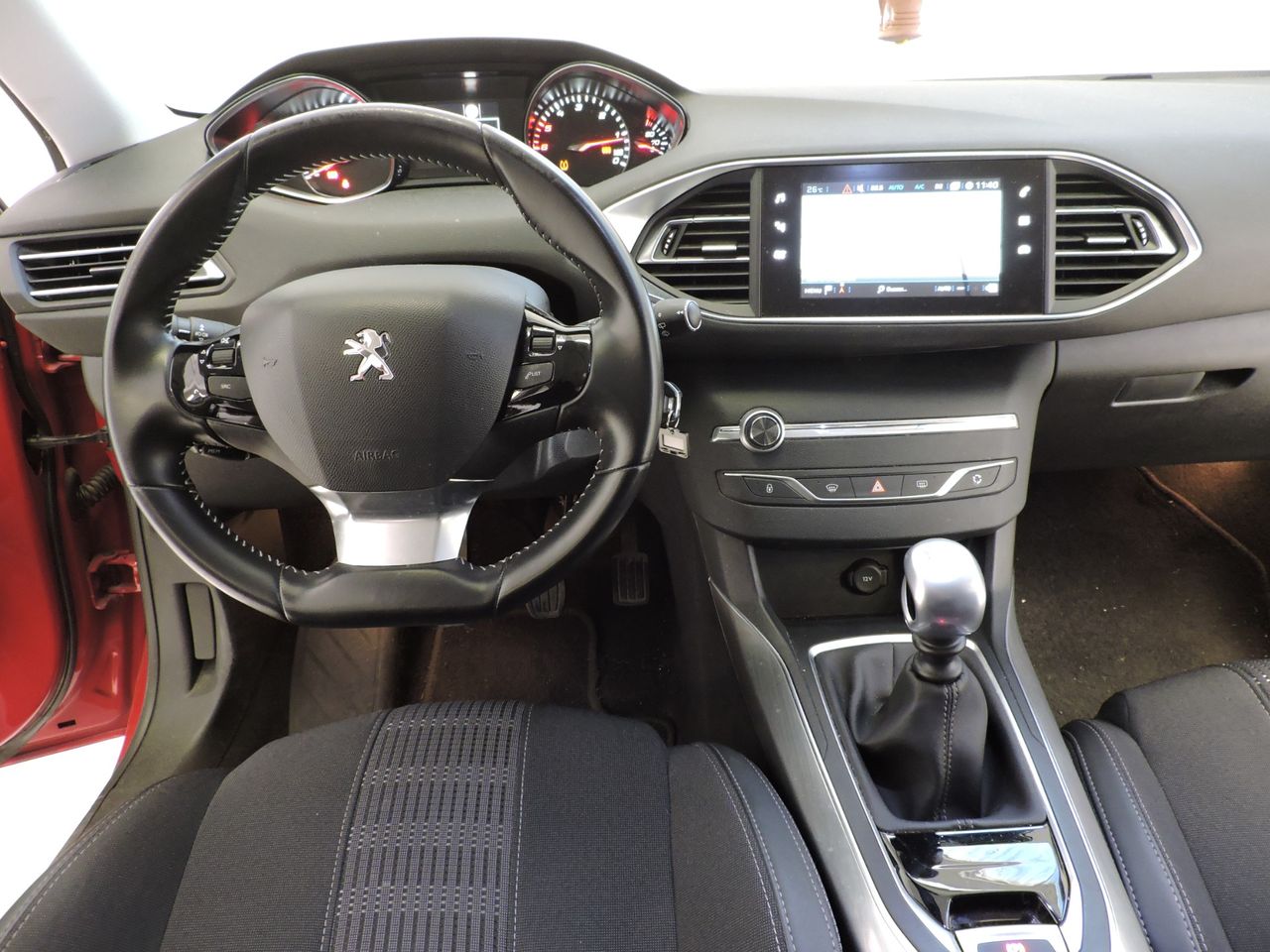 Peugeot 308 5p Allure 1.6 BlueHDi 100 - Foto 8