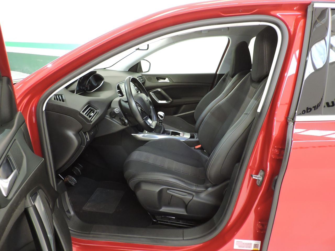 Peugeot 308 5p Allure 1.6 BlueHDi 100 - Foto 15