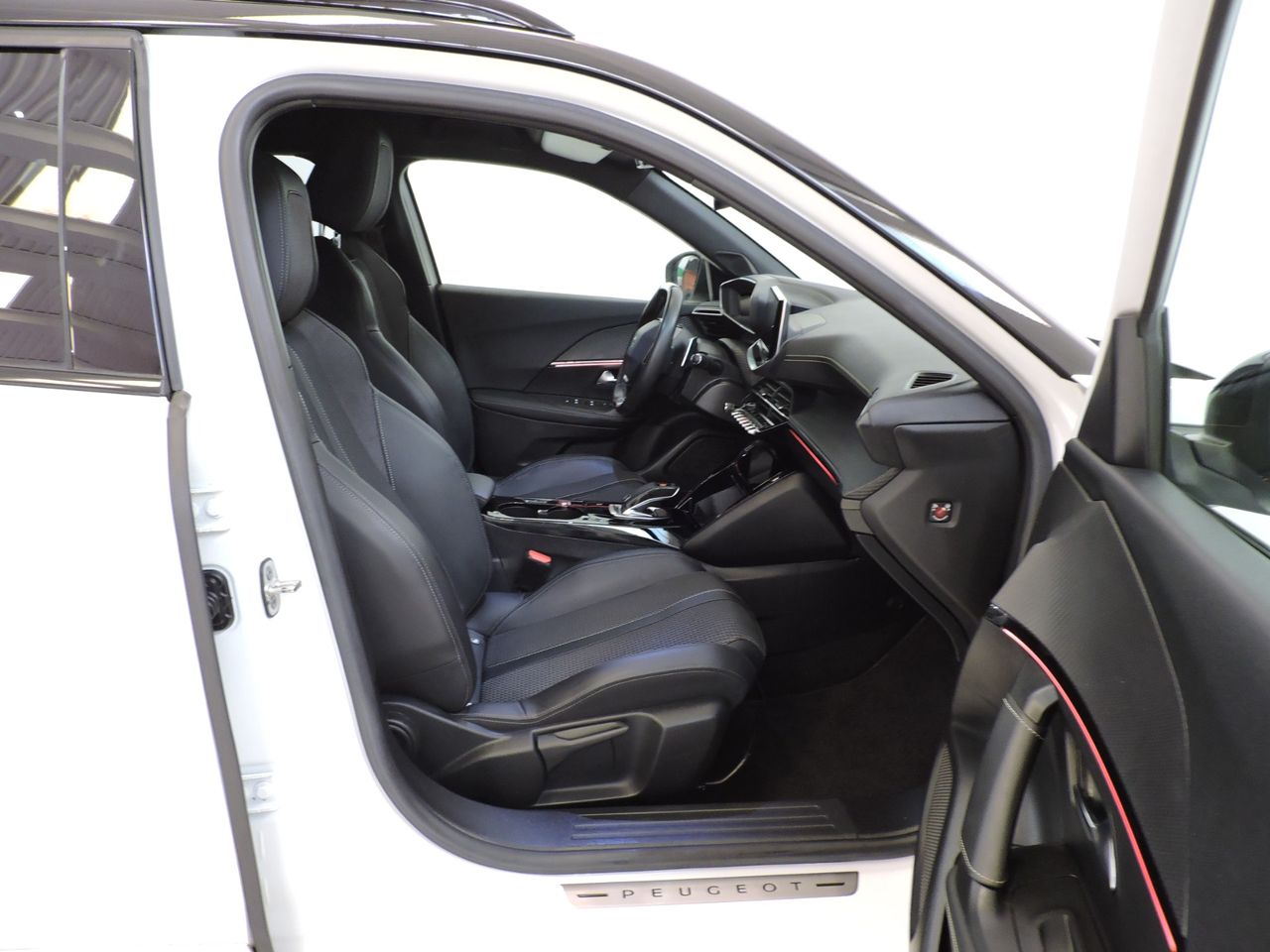 Peugeot 2008 GT BlueHDi 130 EAT8 - Foto 12