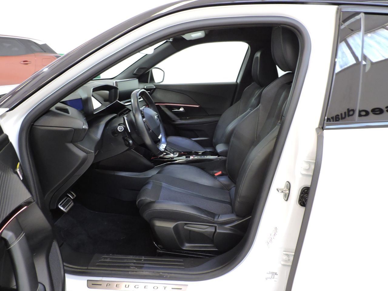Peugeot 2008 GT BlueHDi 130 EAT8 - Foto 11