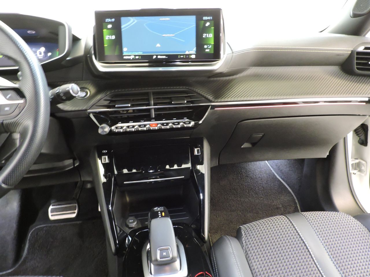 Peugeot 2008 GT BlueHDi 130 EAT8 - Foto 18