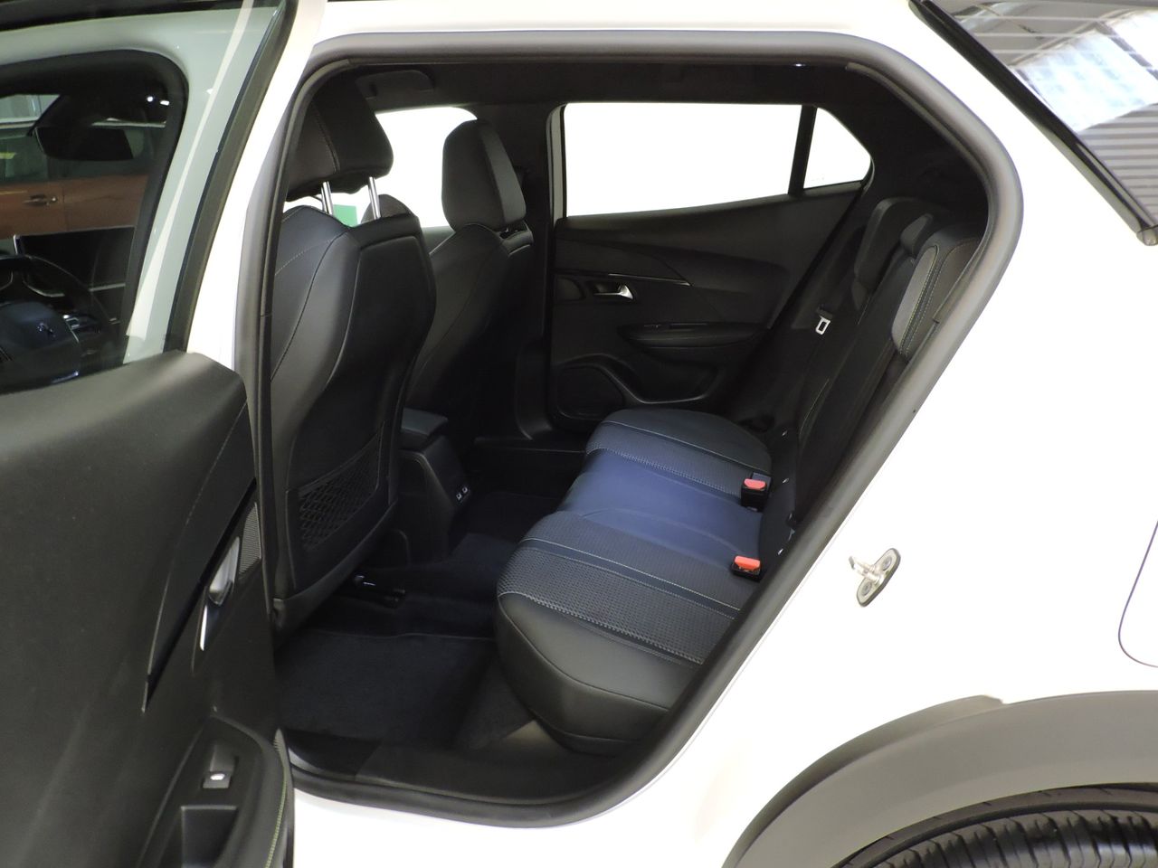 Peugeot 2008 GT BlueHDi 130 EAT8 - Foto 13