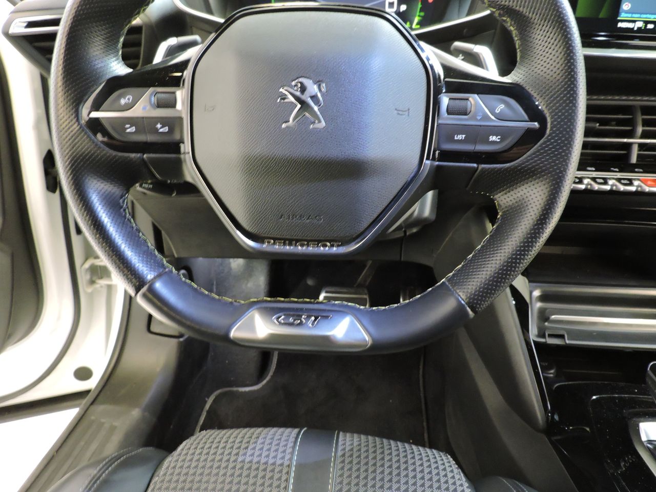 Peugeot 2008 GT BlueHDi 130 EAT8 - Foto 12