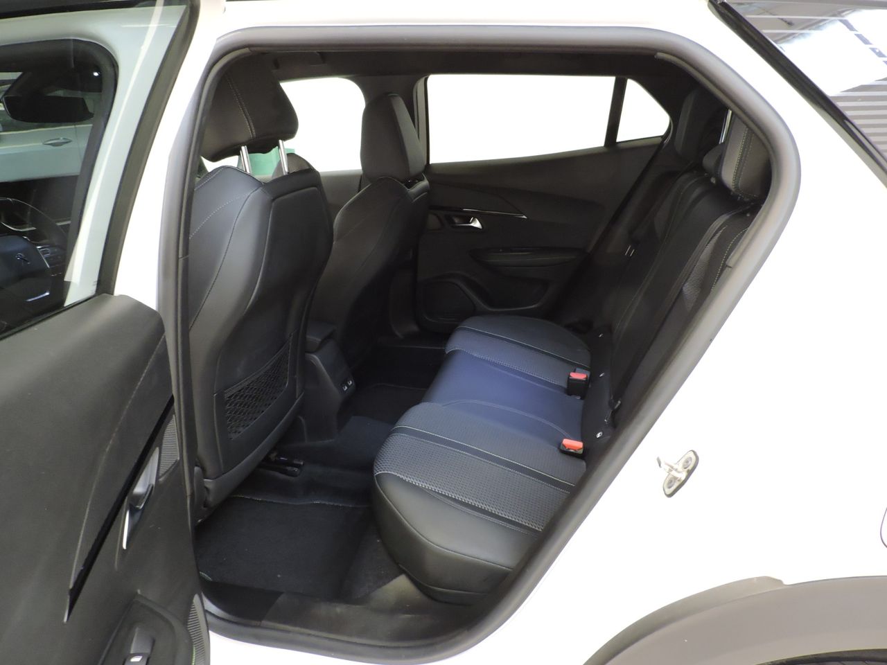 Peugeot 2008 GT BlueHDi 130 EAT8 - Foto 11