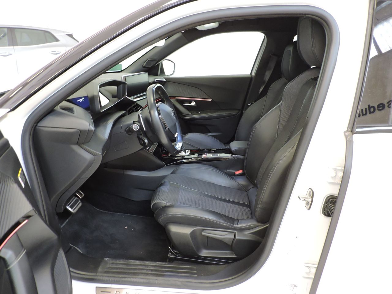 Peugeot 2008 GT BlueHDi 130 EAT8 - Foto 9