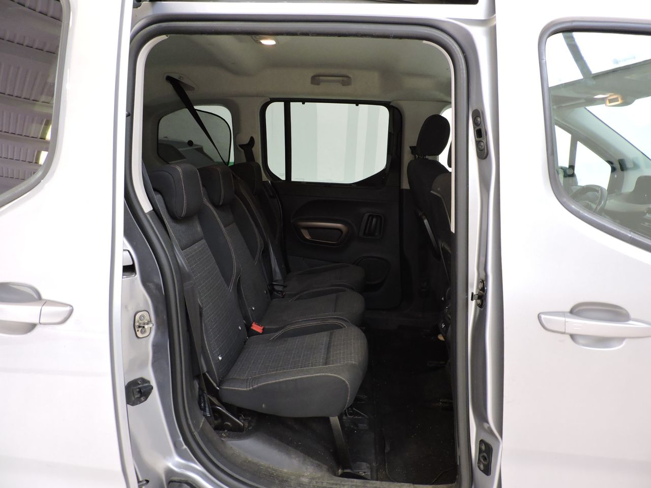 Peugeot Rifter PEUGEOT RIFTER GT Line 1.5 BlueHDi 130 - Foto 15