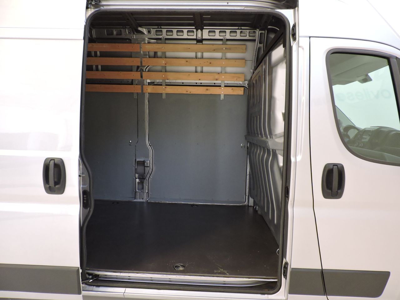 Citroën Jumper 35 L3H3 2.2 BLUEHDI 165 S&S CLUB 4P - Foto 16