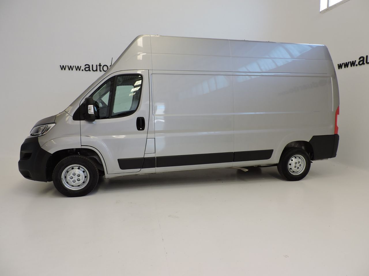 Citroën Jumper 35 L3H3 2.2 BLUEHDI 165 S&S CLUB 4P - Foto 8