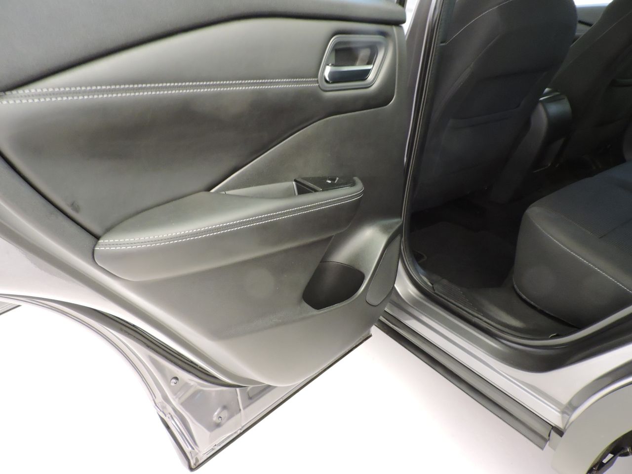 Nissan Qashqai DIG-T 116 kW 1.3 MHEV Business Xtronic - Foto 17