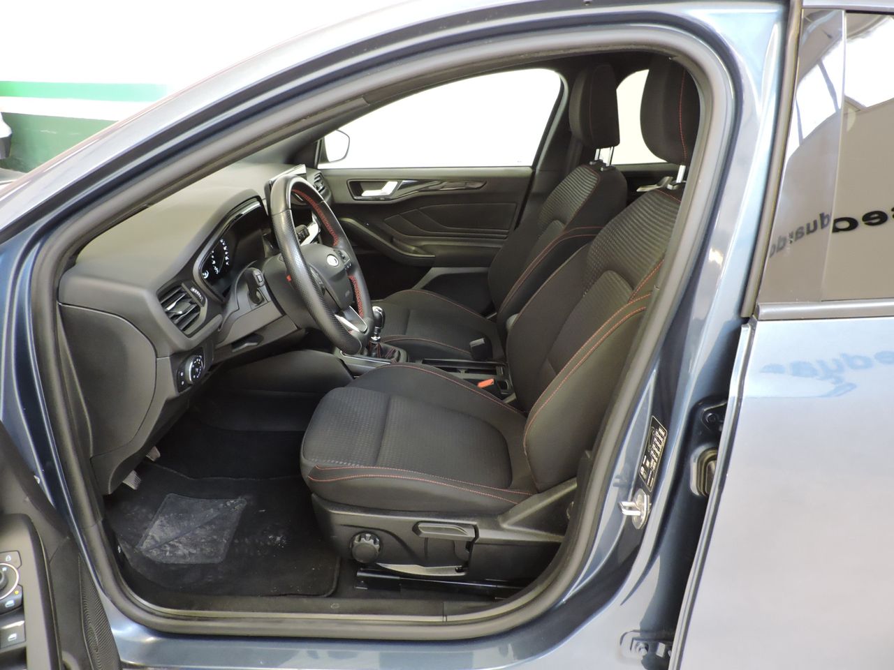 Ford Focus Berlina ST-Line 1.0 EcoBoost MHEV 114 kW - Foto 16