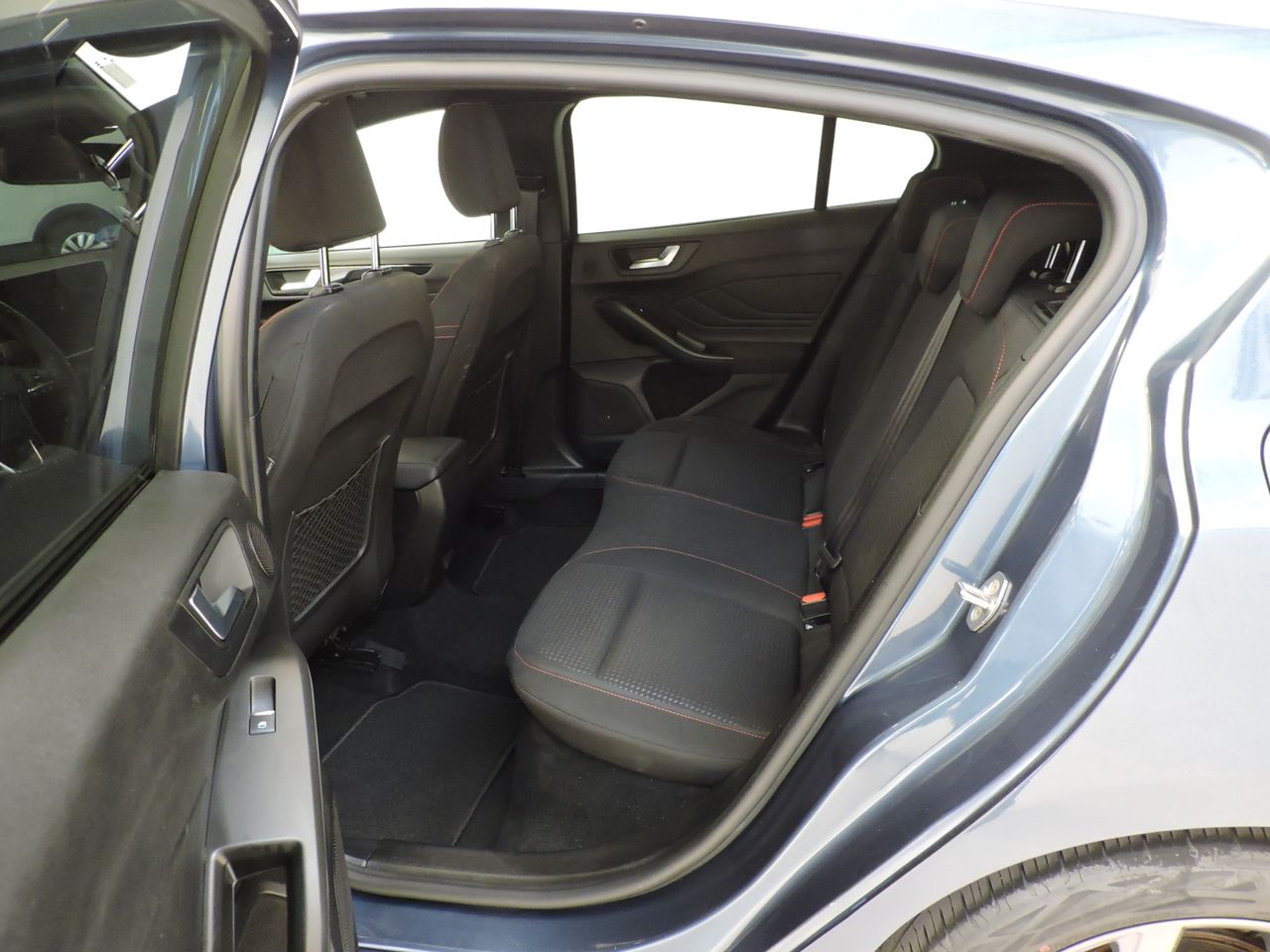 Ford Focus Berlina ST-Line 1.0 EcoBoost MHEV 114 kW - Foto 17