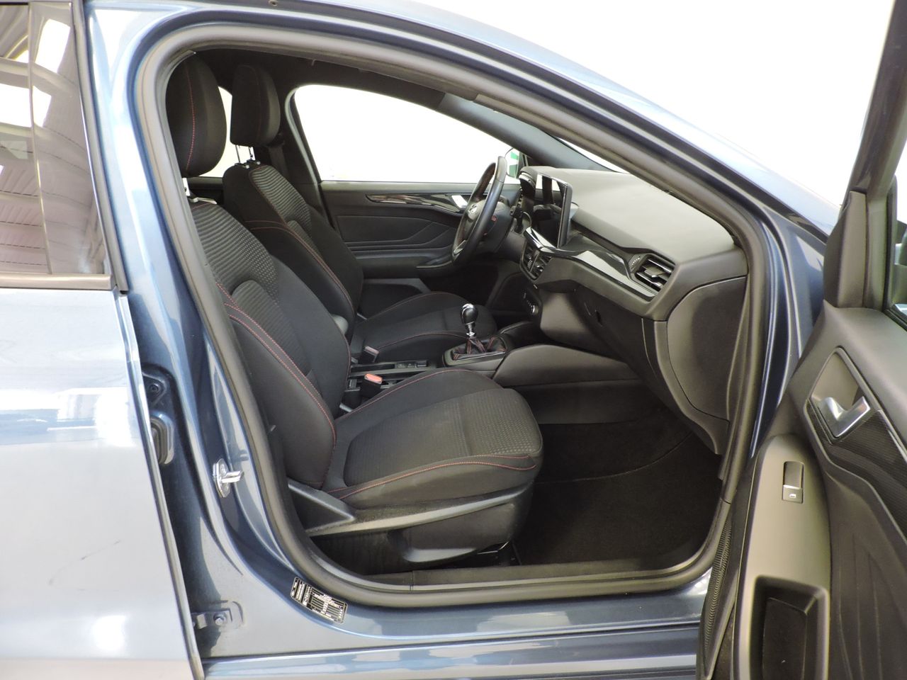Ford Focus Berlina ST-Line 1.0 EcoBoost MHEV 114 kW - Foto 15