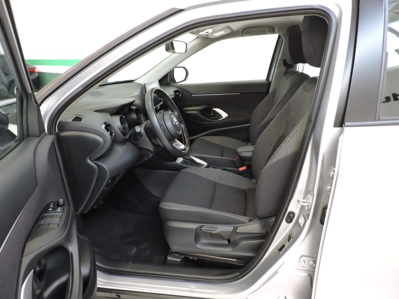 Toyota Yaris Cross Hybrid 120H Business Plus - Foto 11
