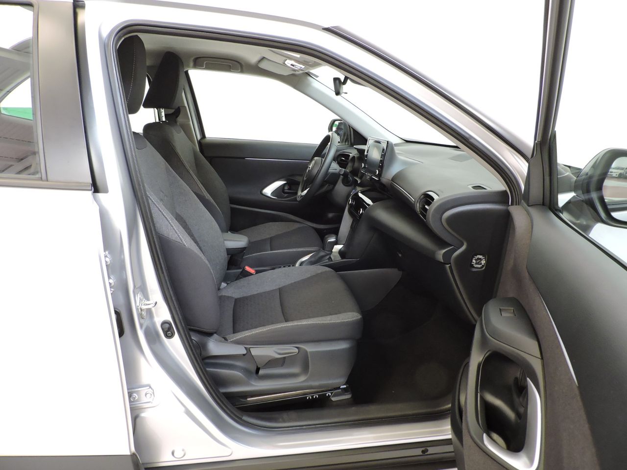 Toyota Yaris Cross Hybrid 120H Business Plus - Foto 12
