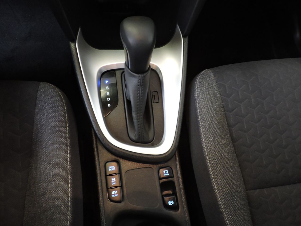Toyota Yaris Cross Hybrid 120H Business Plus - Foto 15