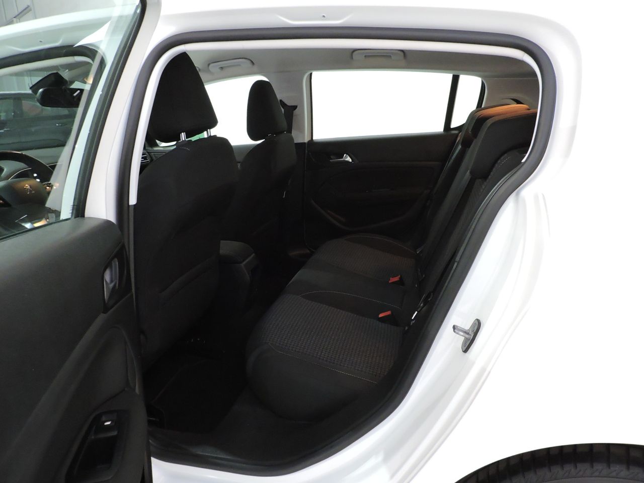 Peugeot 308 5p Active Pack BlueHDi 130 S&S - Foto 16