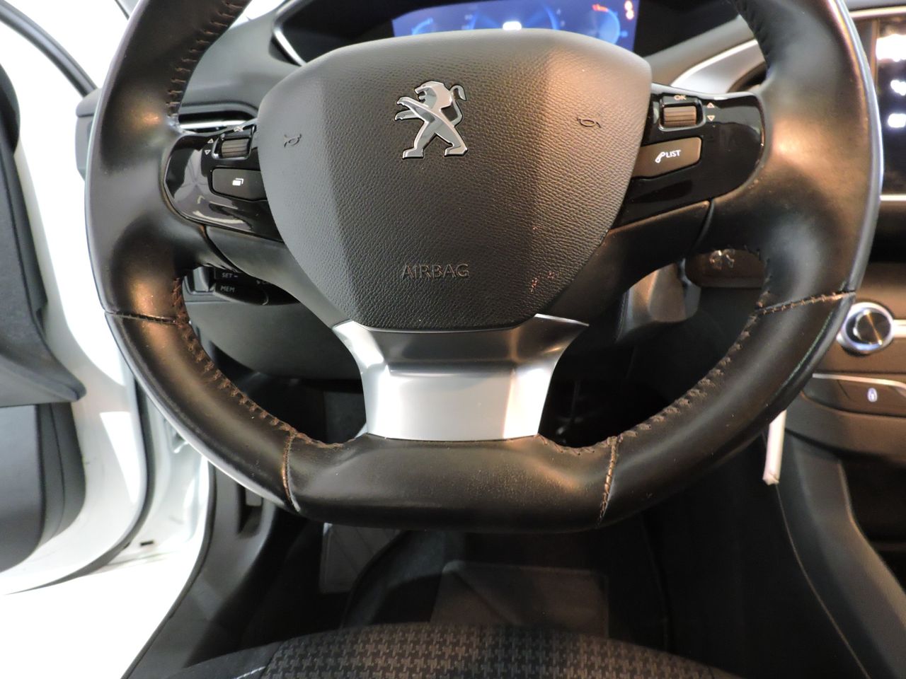 Peugeot 308 5p Active Pack BlueHDi 130 S&S - Foto 11