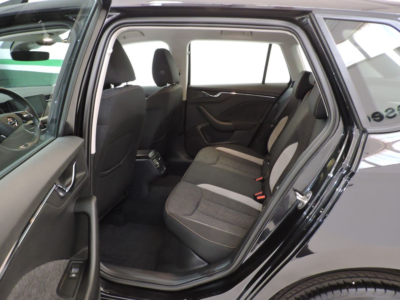 Skoda Kamiq 1.0 TSI 81 kW - Foto 16
