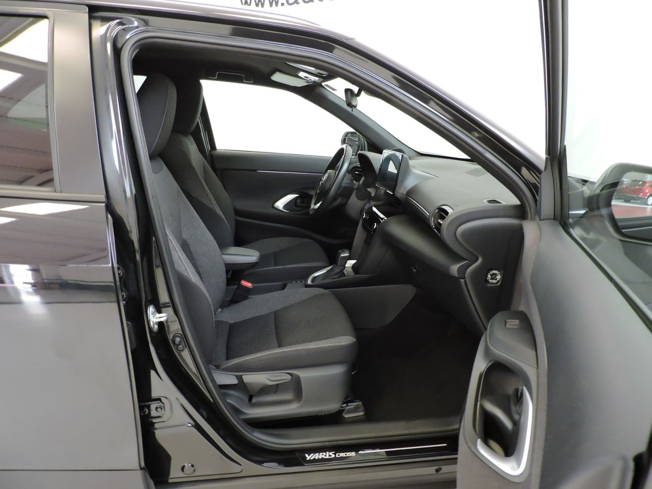 Toyota Yaris Cross Hybrid 120H Active Tech E-CVT TREND - Foto 12