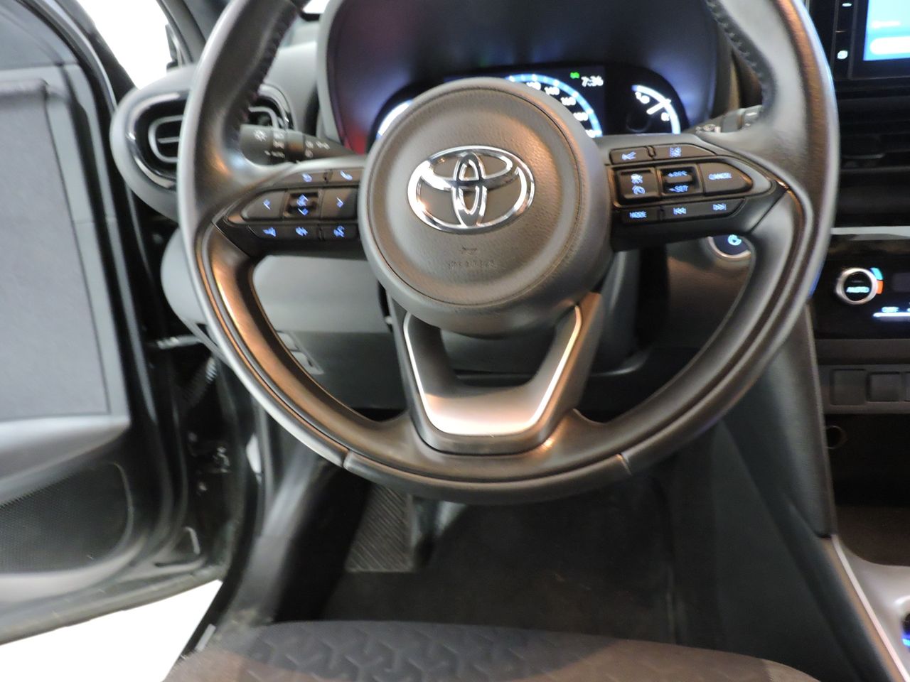 Toyota Yaris Cross Hybrid 120H Active Tech E-CVT TREND - Foto 12