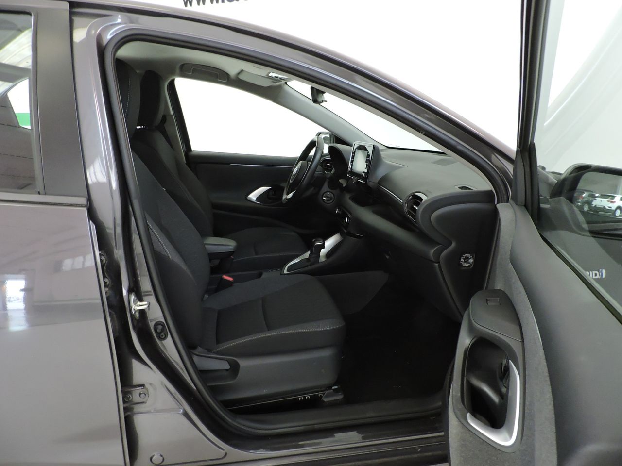 Toyota Yaris 5p 120H Active Tech HYBRID BUSINESS MY20 - Foto 16