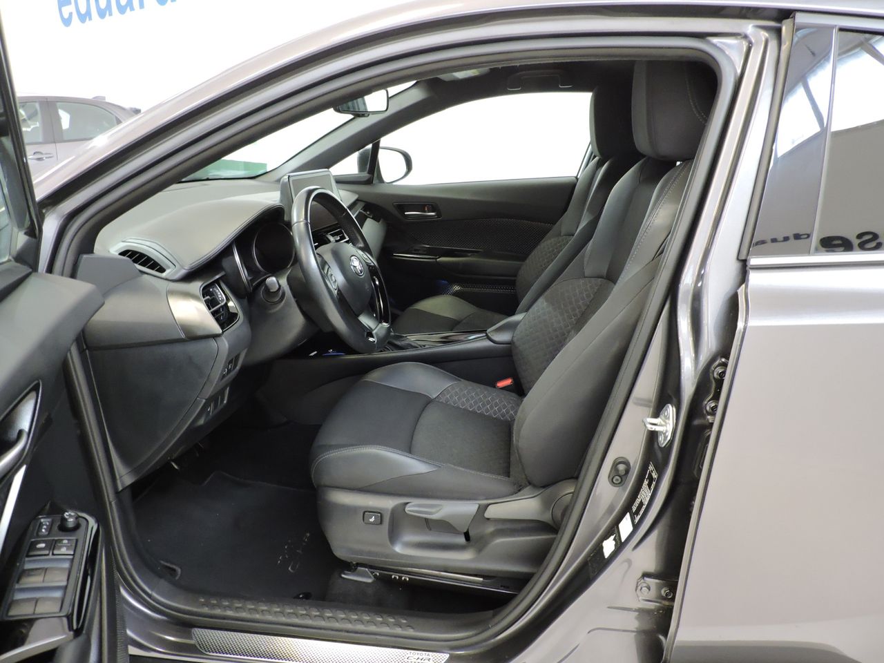 Toyota C-HR 125H Active 1.8H (122CV) E-CVT TREND - Foto 11