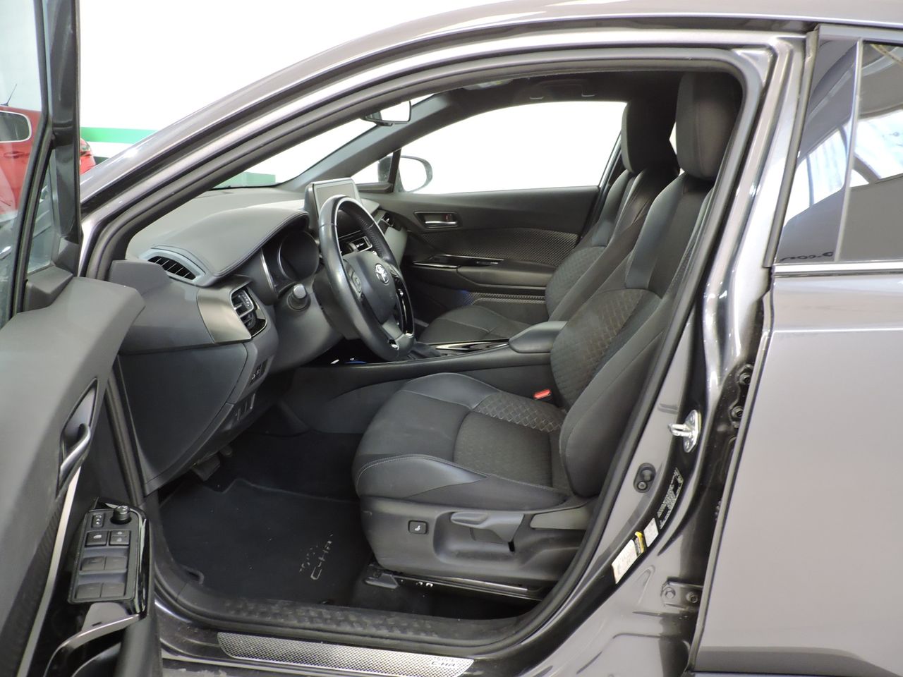 Toyota C-HR 125H Active 1.8H (122CV) E-CVT TREND - Foto 17