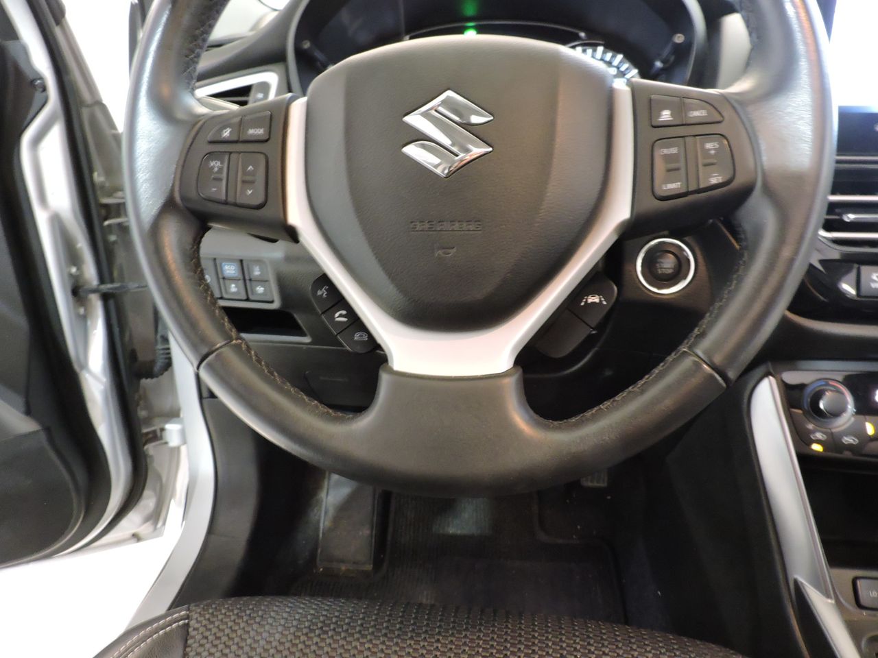Suzuki SCross 1.5 DUALJET 140V STARVIEW AUTO - Foto 11