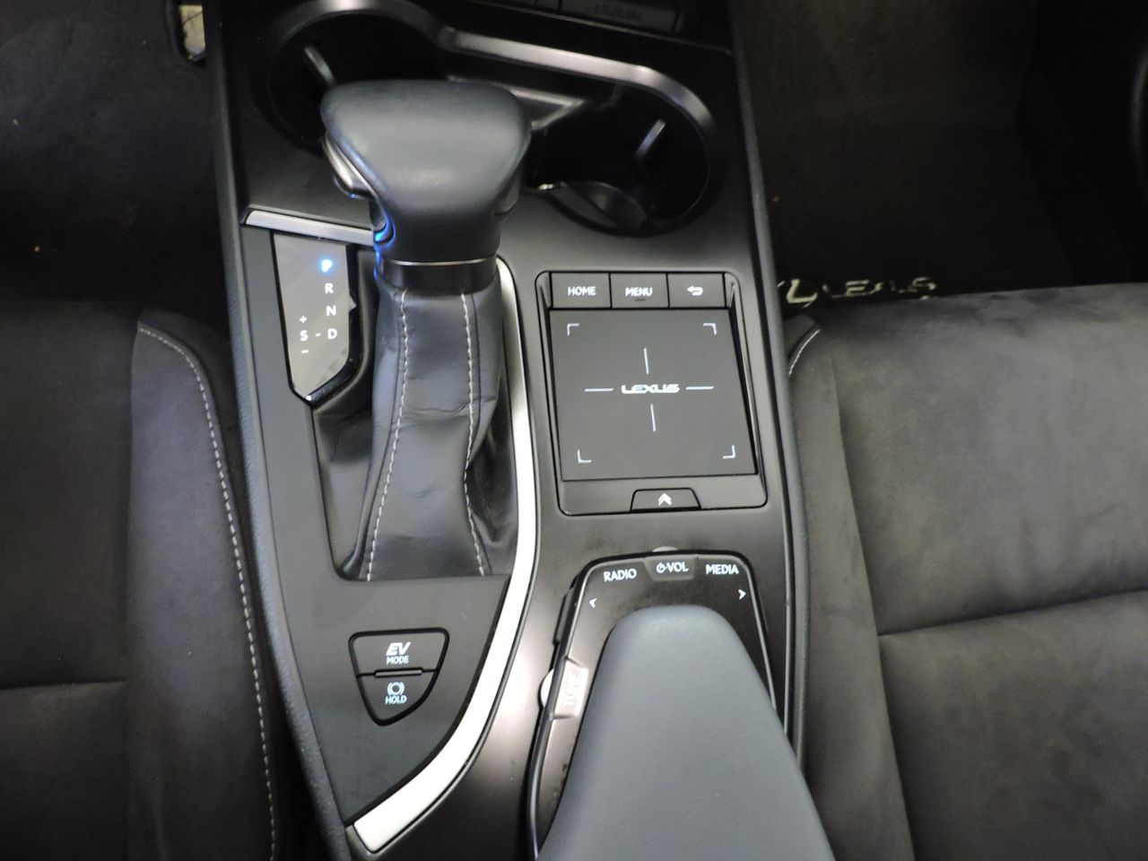 Lexus UX 250h 4x2 Business - Foto 15