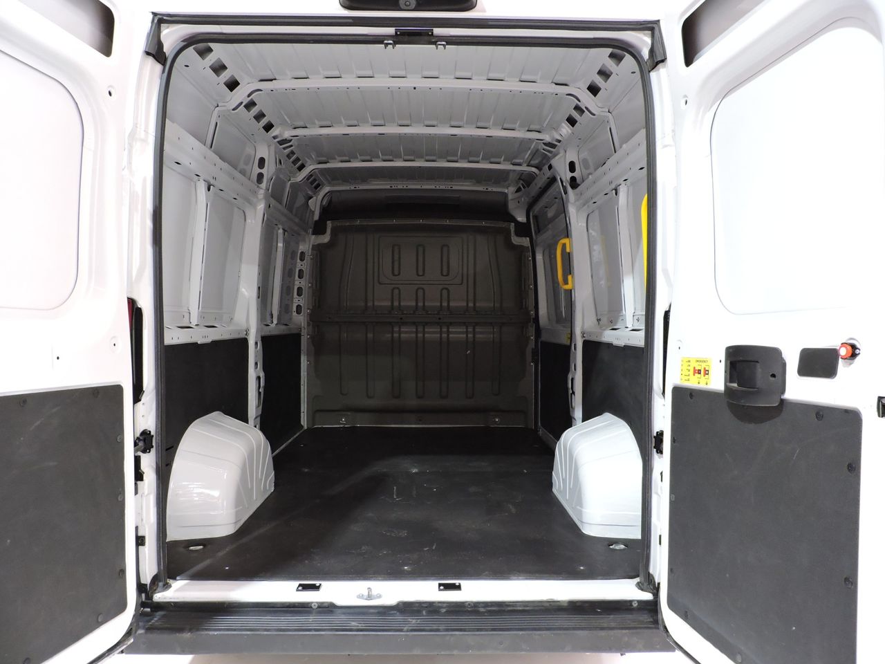 Peugeot Boxer BOXER FG 2.2 BLUEHDI 120 330L2H2 - Foto 17