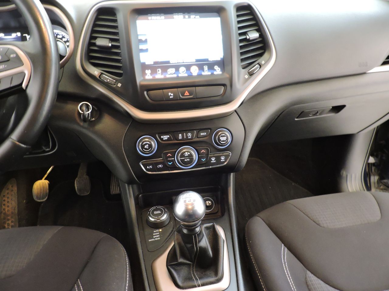 Jeep Cherokee 2.0 Diesel Longitude 4x4 140 CV Active Drive I - Foto 16