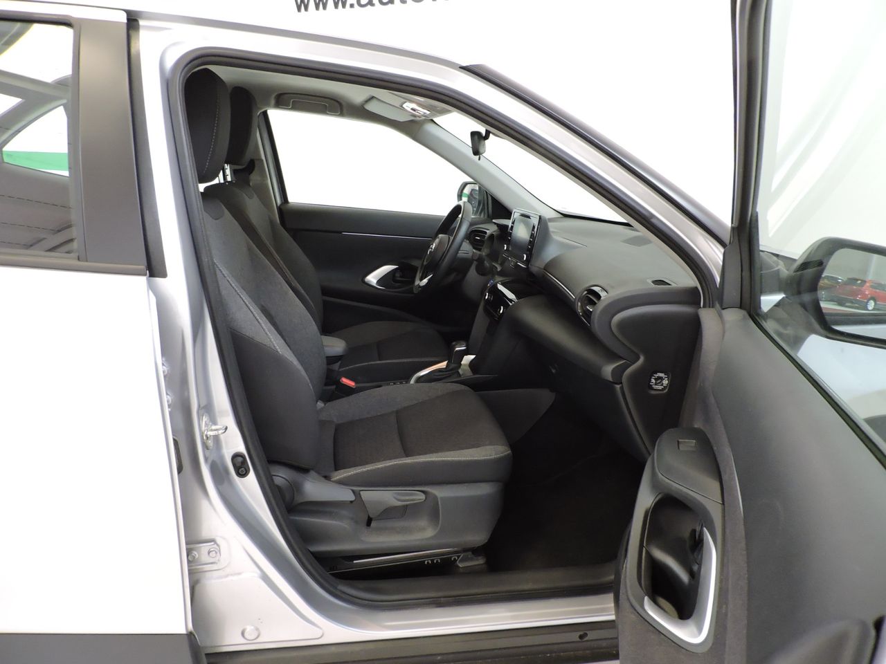 Toyota Yaris Cross Hybrid 120H Business Plus - Foto 12