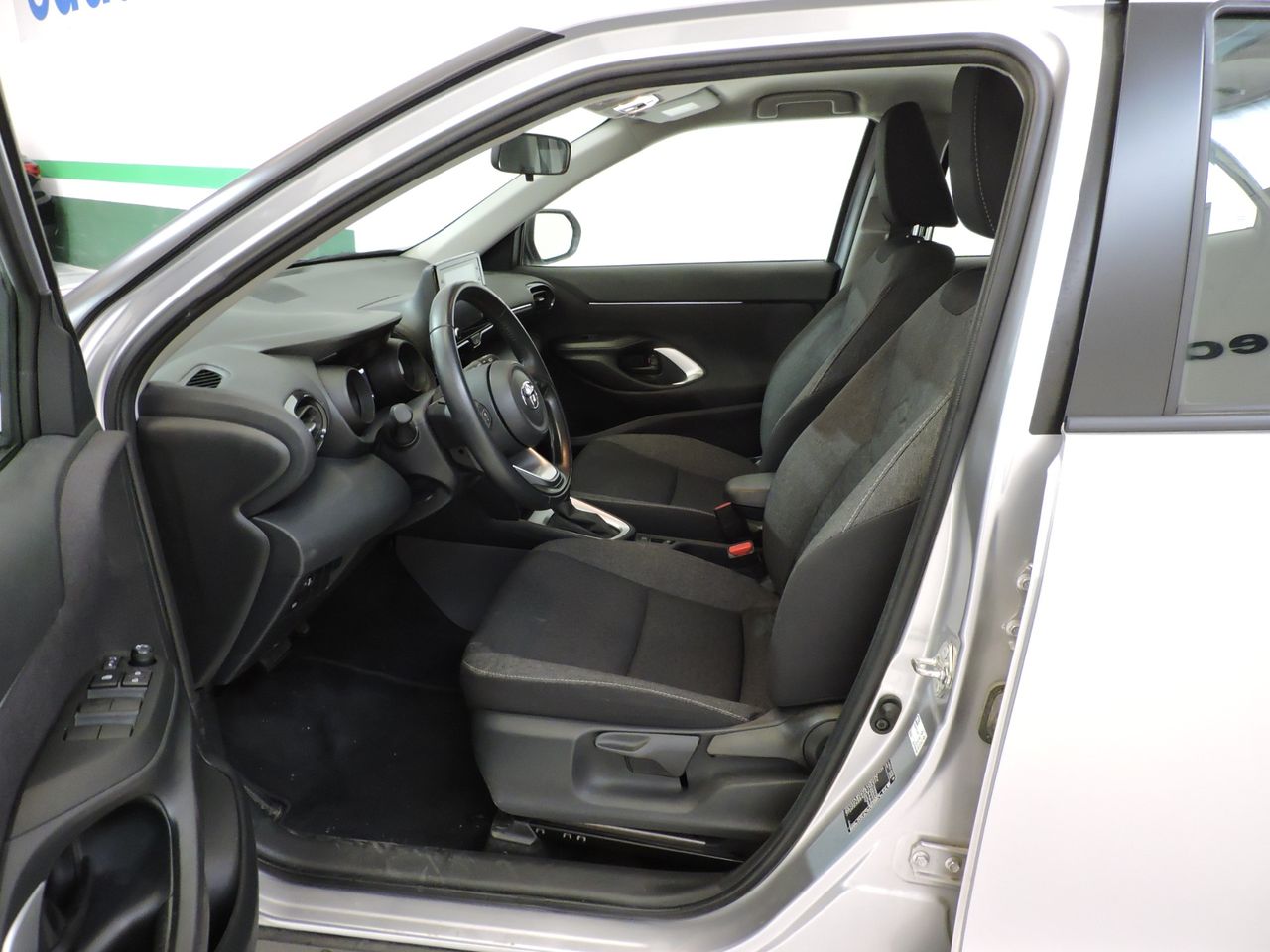 Toyota Yaris Cross Hybrid 120H Business Plus - Foto 11