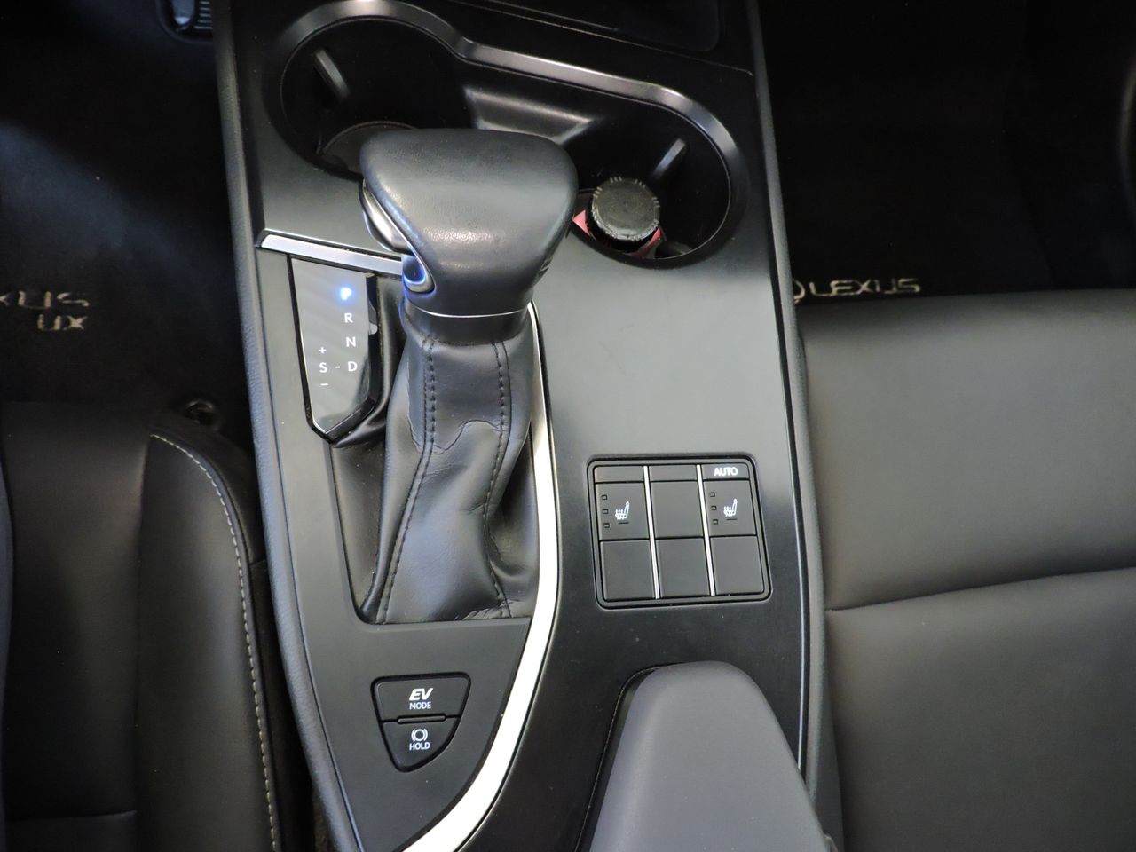 Lexus UX 250h 4x4 F Sport DESIGN - Foto 15